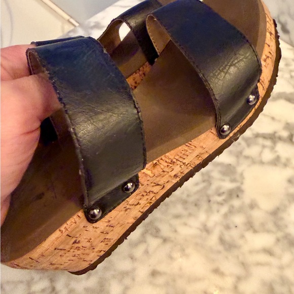 Corkys Wedge Sandal Women’s 8 Shoe Metallic Black Leather Comfort Straps - Picture 6 of 13